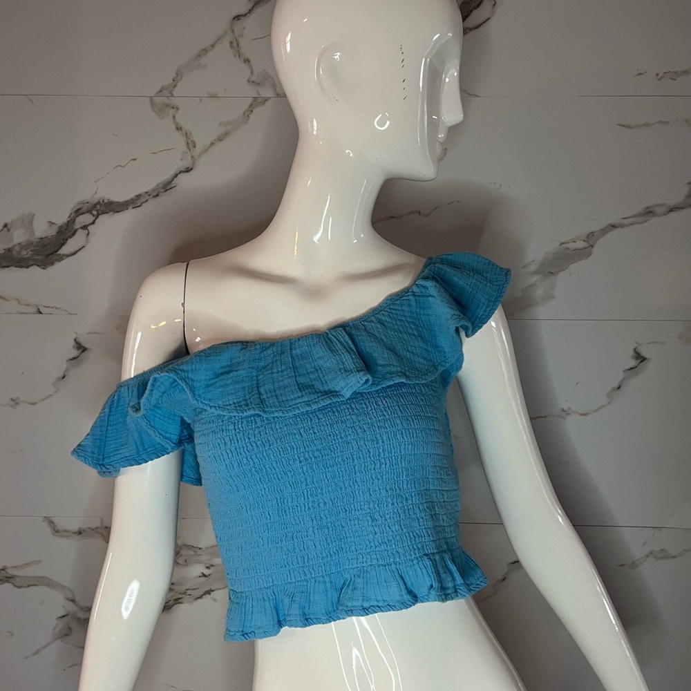 ✨ 3/$30 NWT American Eagle Sky Blue 100% Cotton Ruffle Smocked Crop Top Size M